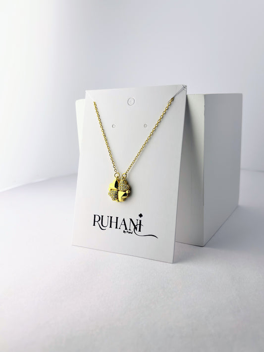 Magnet Hearts Gold Necklace