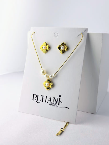 Golden Bloom Pearl Set