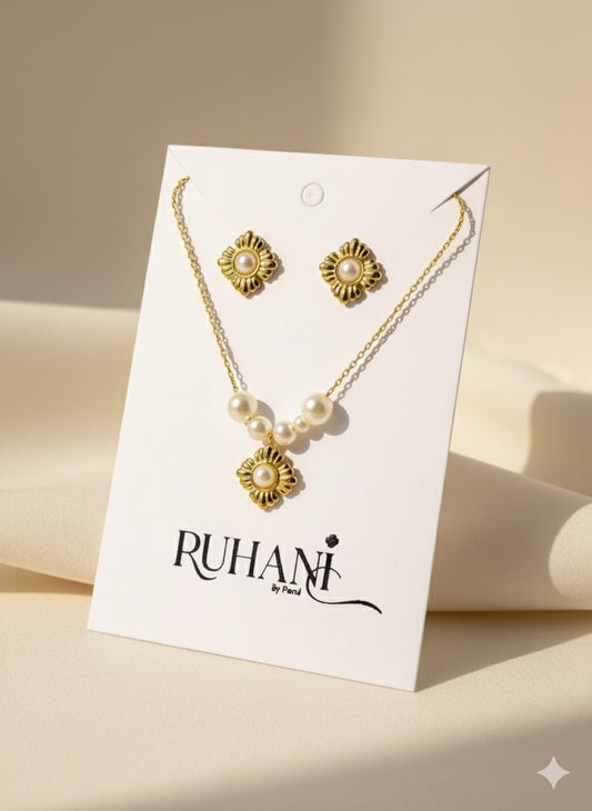 Golden Bloom Pearl Set