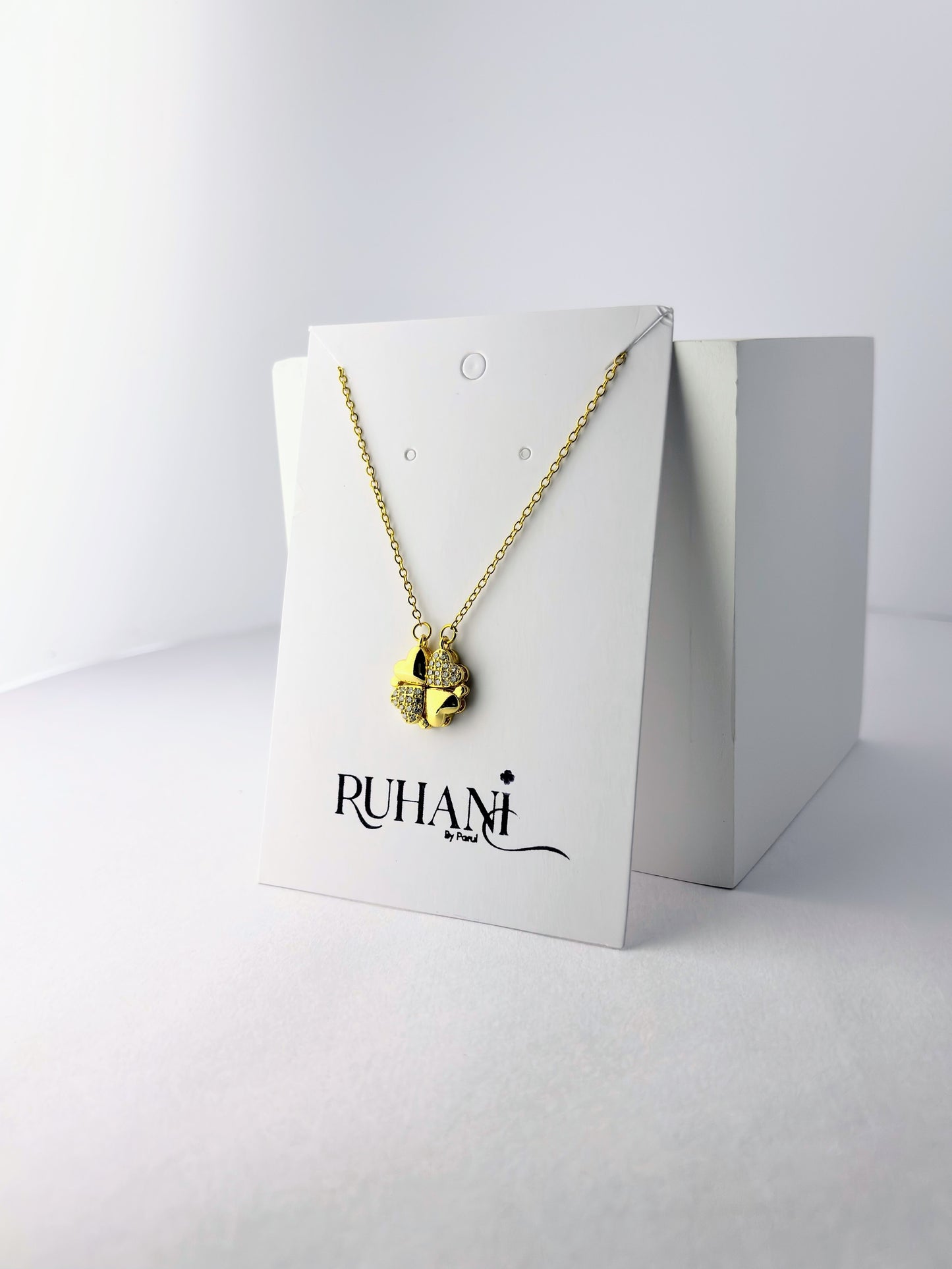 Magnet Hearts Gold Necklace