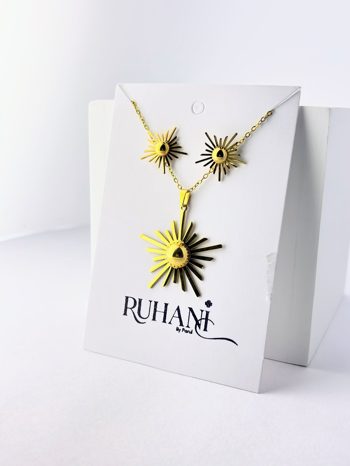 Golden Sunburst Necklace Set